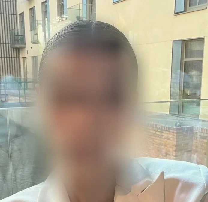 Amber, 31