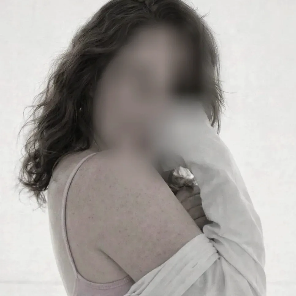 Eva, 34