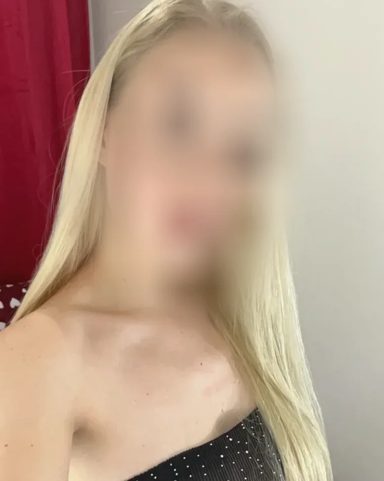 Julia, 34